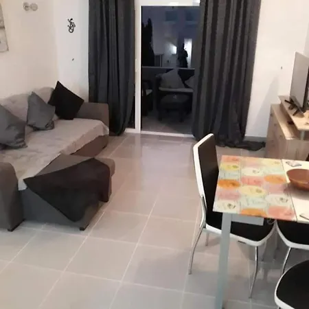 Apartment Paradise *